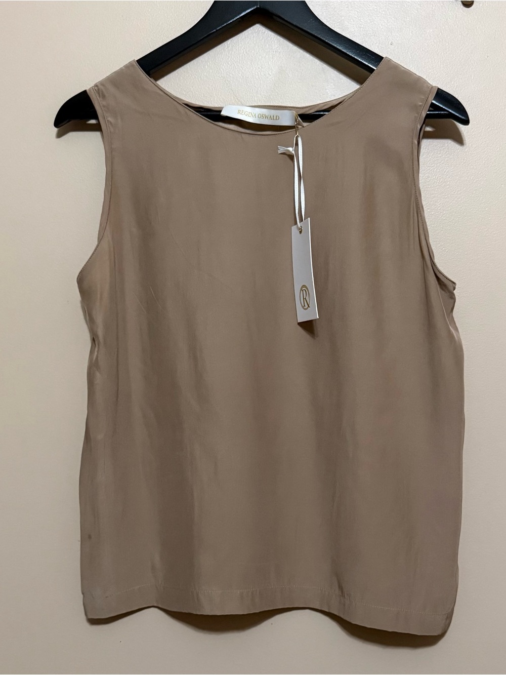 NWT Regina Oswald Collection Jasmin 100% Silk Tank Top in Taupe Sz M MSRP $275